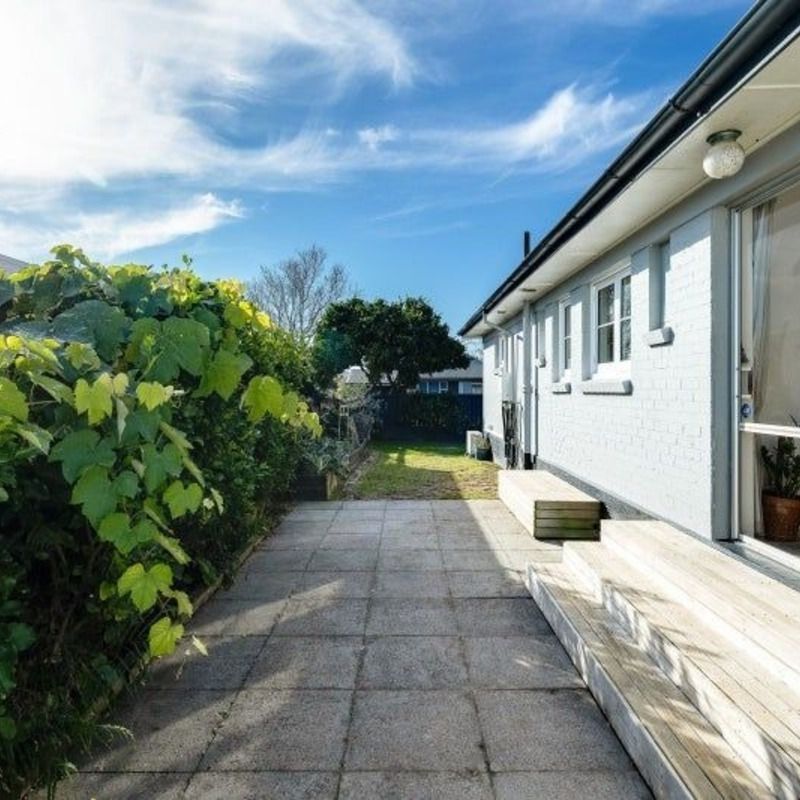 Charming 3-Bedroom Family Home Near Lake Te Koo– Available 23rd November - Photo 1