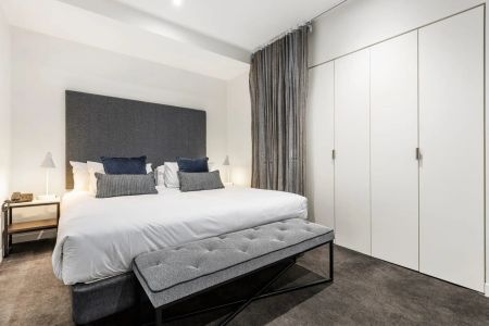 Effortless living with panoramic views & unmatched convenience - Photo 3