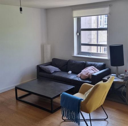 2 bedroom private hall to rent - Photo 2