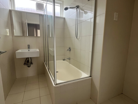 Unit 5, 13 Hartpury Avenue, Elwood, VIC - Photo 5