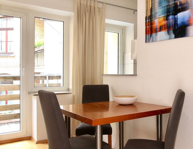 Schön möbliertes Apartment mit Balkon im Rathenauviertel - Photo 1