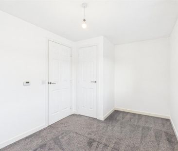 2 bedroom semi-detached house to rent - Photo 6