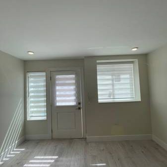 Duplex at W 57th 2 br 1bath separate entrance - Photo 3