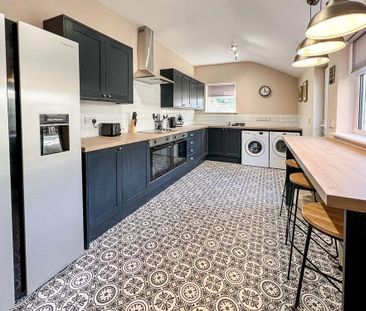 1 bedroom in a house share to rent - Photo 2