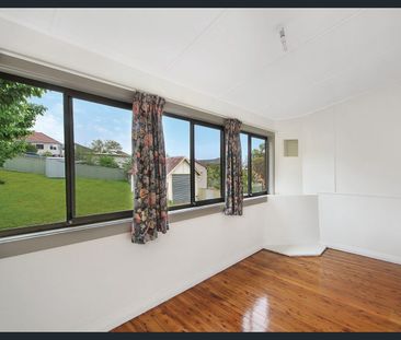 BRIGHT AND AIRY 3-BEDROOM HOME WITH SUNROOM! - Photo 4