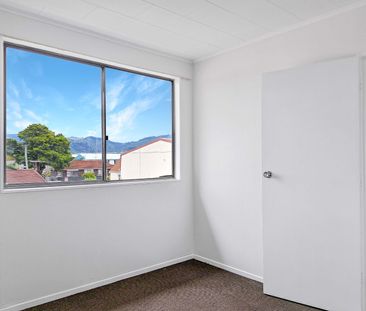 5 Minute Stroll to Upper Hutt City Centre - Photo 4