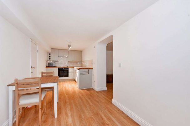 A generously proportioned one bedroom apartment - Photo 1