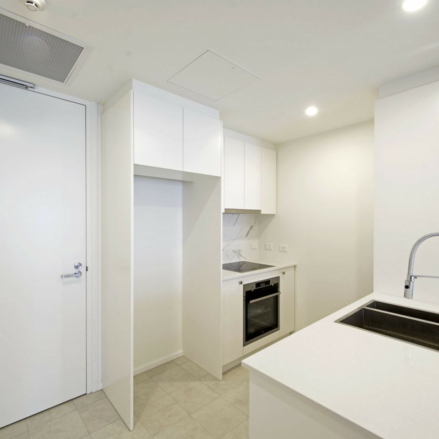 One Bedroom Plus Study Near The Foreshore! - Photo 1