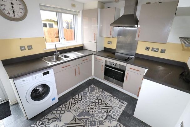 3 bedroom semi-detached house to rent - Photo 1