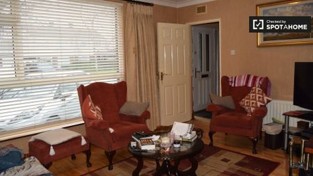 Room for rent in 3-bedroom apartment in Clonsilla, Dublin - Photo 3
