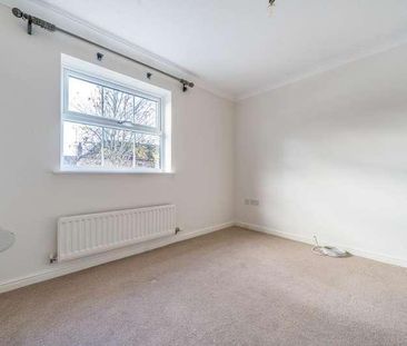 Fairford Leys, Aylesbury, HP19 - Photo 6