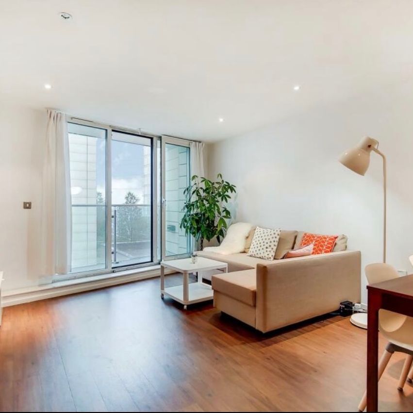 1 Bed Flat, Western Gateway, E16 - Photo 1