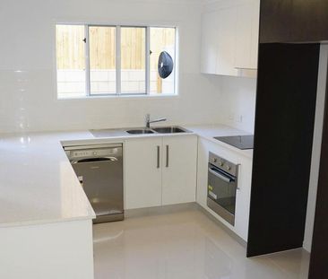 Spacious 3 bedroom Townhouse For Rent in "BREEZE ON BLUNDER" - Photo 3