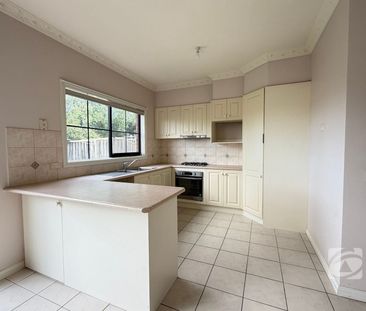 TUDOR STYLE TOWNHOUSE IN TRANQUIL LOCATION - Photo 5