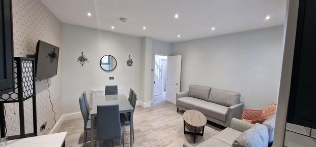 6 bedroom house to rent - Photo 1