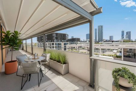 “Luxury, light & Tranquility, Renovated Apartment with Skyline Views in Prime Promenade River Location” - Photo 5