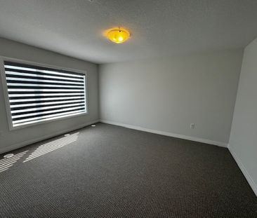 Three bedroom townhouse for rent in Cambridge - Photo 3