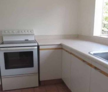 Fully furnished City Townhouse with Garage - Photo 2