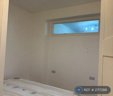 1 bedroom in a flat share to rent - Photo 1