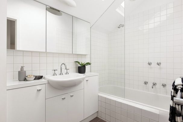 18 Cambridge Street, Port Melbourne VIC 3207 - Townhouse For Rent | Domain - Photo 1