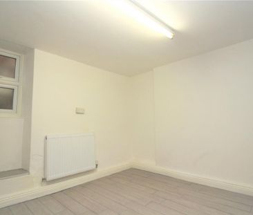 2 bedroom semi-detached house to rent - Photo 6