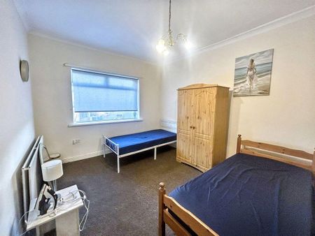 2 bed upper flat to rent in NE25 - Photo 2