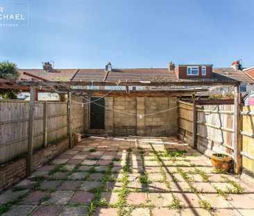 4 bedroom terraced house to rent - Photo 4