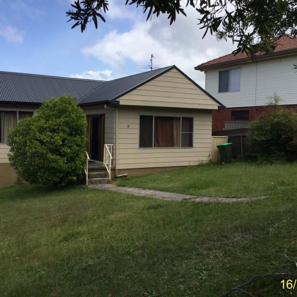 PET FRIENDLY TWO BEDROOM HOME!! - Photo 1