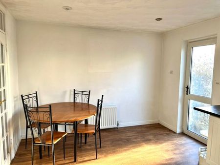 Furnished 3 Bedroom Semi Detached - Photo 3