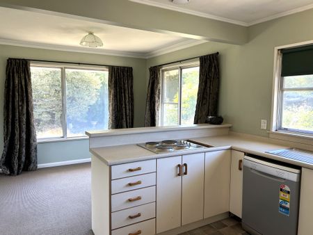 Rural Four Bedroom Property - Photo 2