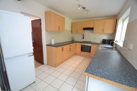 3 bed Semi-Detached House for Rent - Photo 4