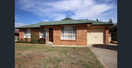 FAMILY FRIENDLY ENTERTAINER! - Photo 5