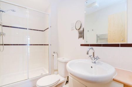 2 bedroom flat to rent - Photo 4