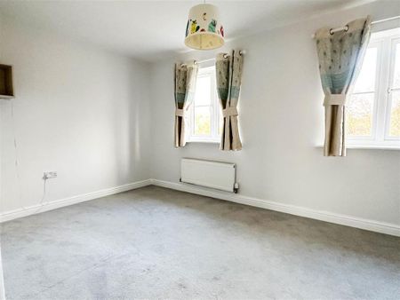 4 bedroom semi-detached house to rent - Photo 3