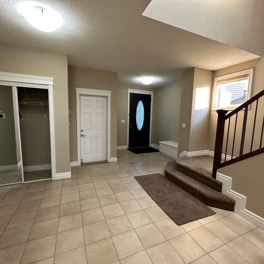 (PN530-1)Spacious 3-Bedroom Home + Two Dens in Walker Lakes — Edmonton, AB - Main - $2,495.00 Available August 2026 - Photo 1