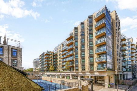 A one bedroom luxury apartment with balcony located in the prestigious Dickens Yard development by St George. - Photo 2