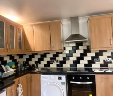 Room in a Shared Flat, Wharncliffe House, SW15 - Photo 5