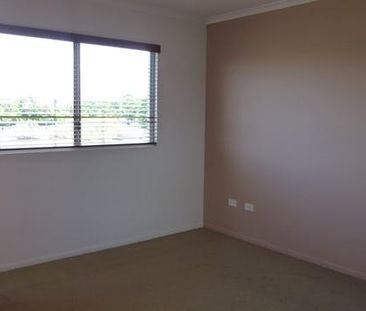 7/11-17 Stanley Street - Photo 1