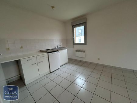Location Appartement 2 pièces 52m² ST AMAND MONTROND 18200 - Photo 4