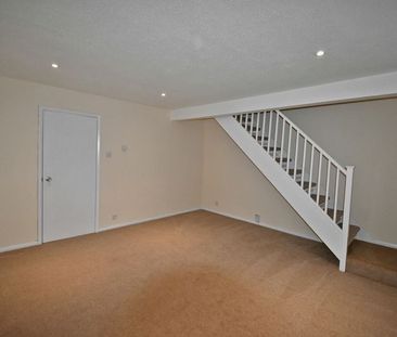 Thumwood, Basingstoke - Photo 3