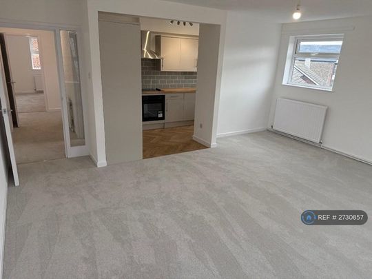 2 bedroom flat to rent - Photo 1