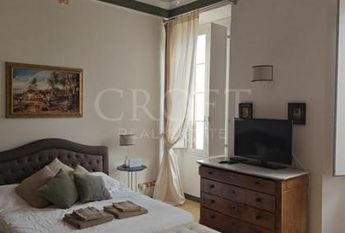 Center-Historic Jewish Quarter: Elegant apartment situated in beautiful Palazzo Nobiliare. Entrance, spacious living with original wood frescoed ceilings, large modern dining and kitchen, 4 bedrooms, 4 Baths, small terrace. #1527