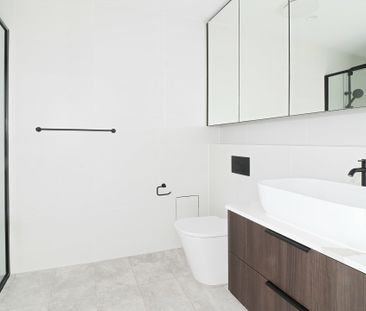 Level 6 with expansive northerly views - Photo 4