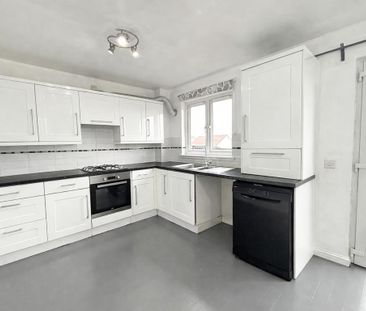 3 bedroom semi-detached house to rent - Photo 6