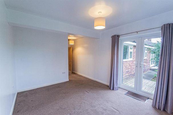 3 bedroom bungalow to rent - Photo 1