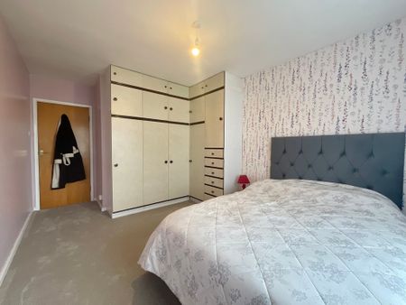 3 bedroom Detached Bungalow to let - Photo 4