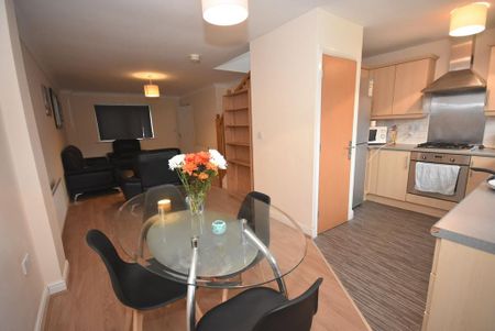 4 bedroom terraced house to rent - Photo 3