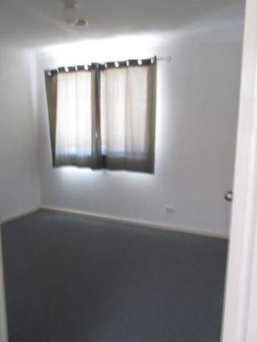 Cozy, well maintained townhouse! - Photo 2