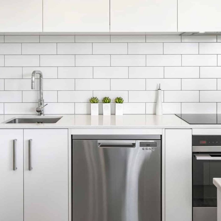 Modern Ground-Floor Apartment with Dual Access - Photo 1