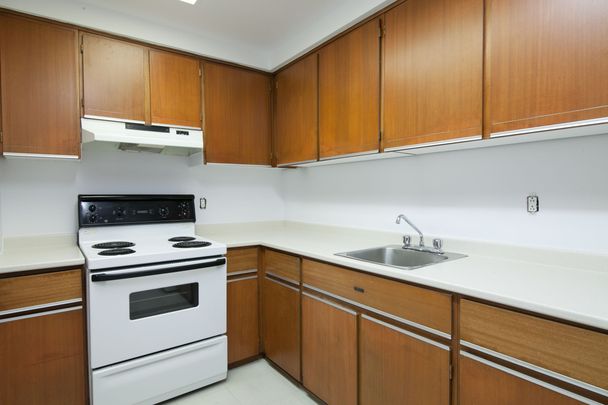 900 Rockland - Photo 1